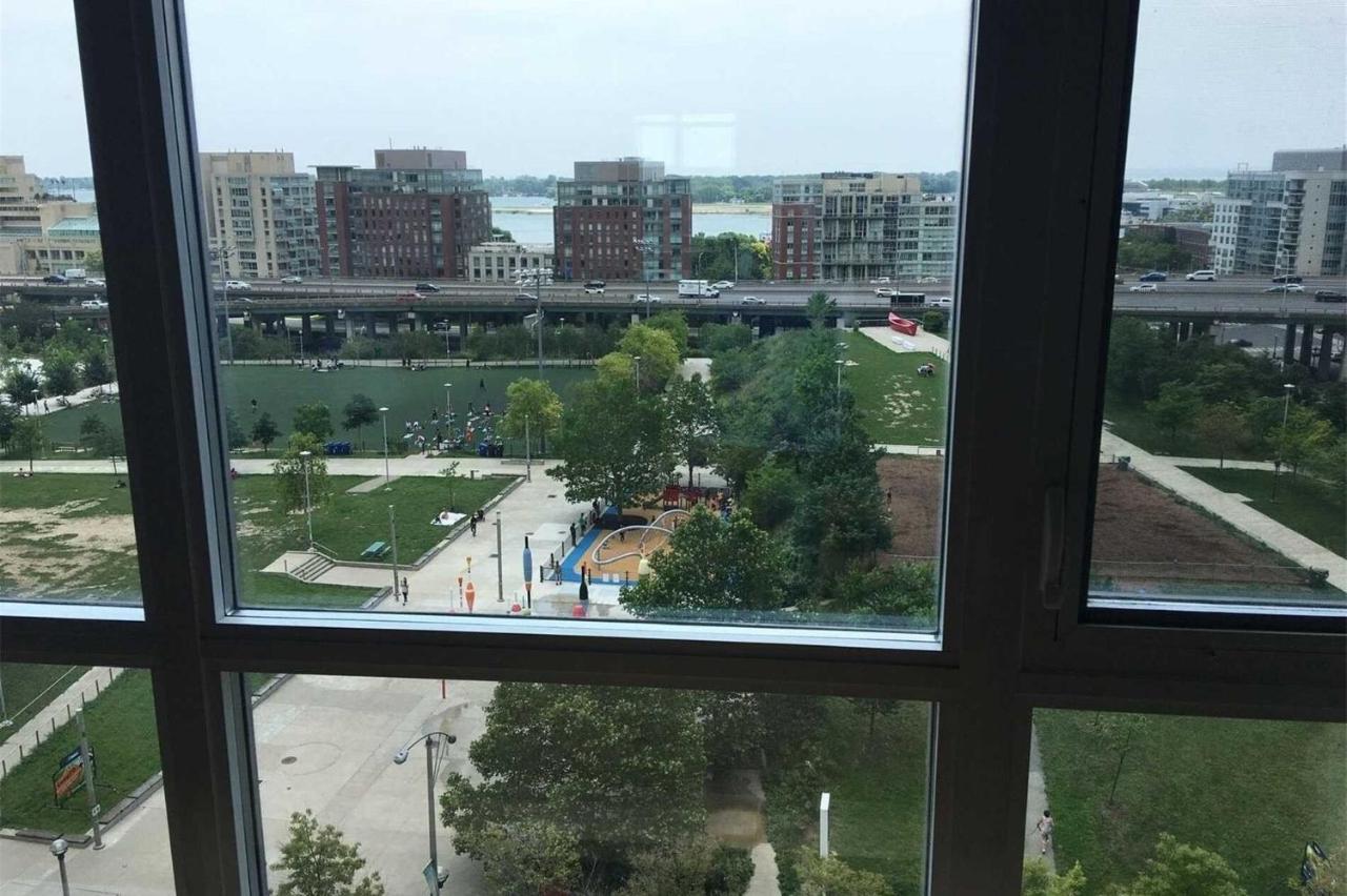 Three-Bedroom Condo With Free Parking Nearby Cn Tower With Lake View Toronto Exterior photo