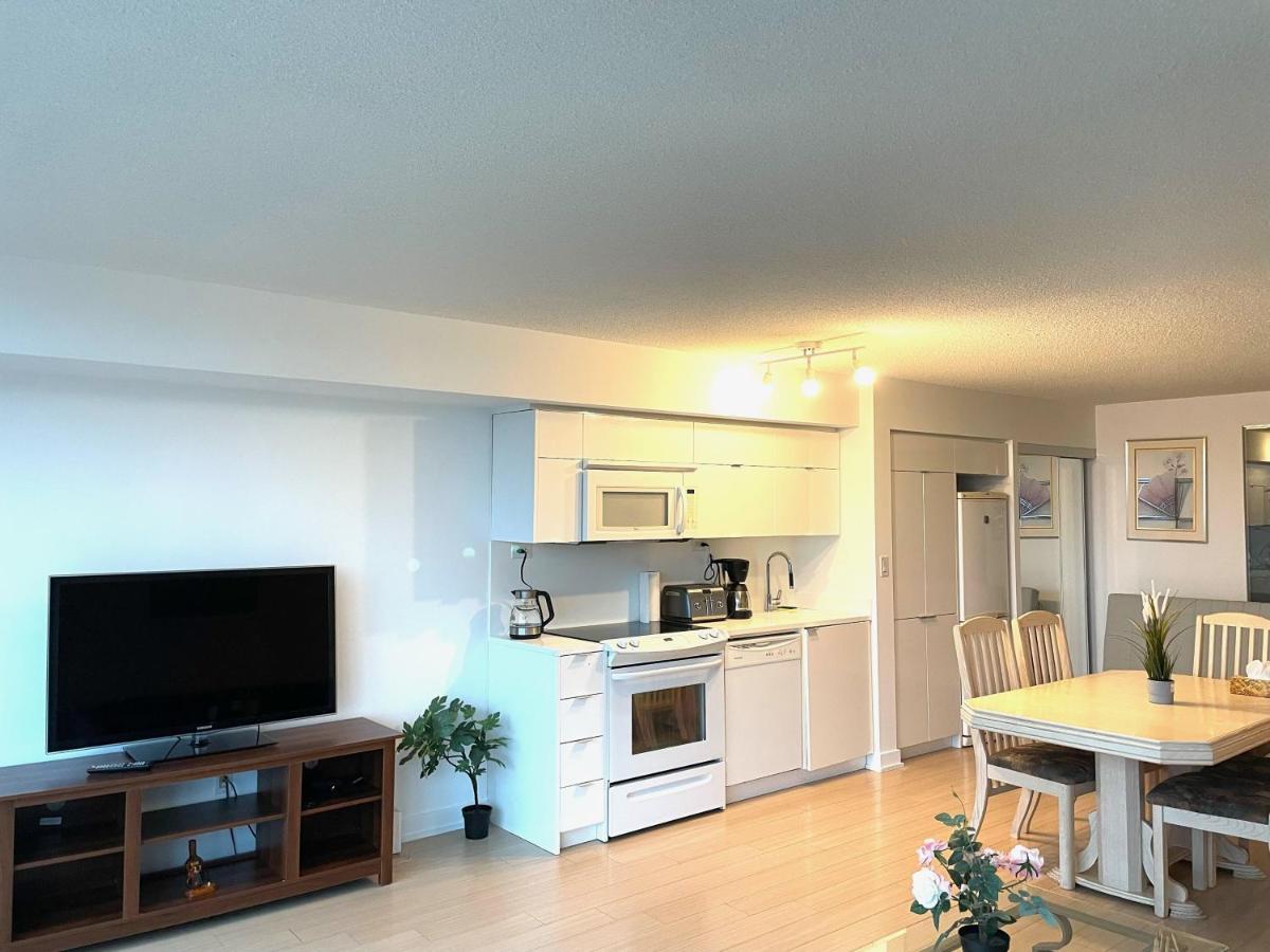 Three-Bedroom Condo With Free Parking Nearby Cn Tower With Lake View Toronto Exterior photo