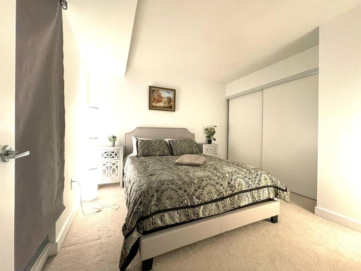 Three-Bedroom Condo With Free Parking Nearby Cn Tower With Lake View Toronto Exterior photo