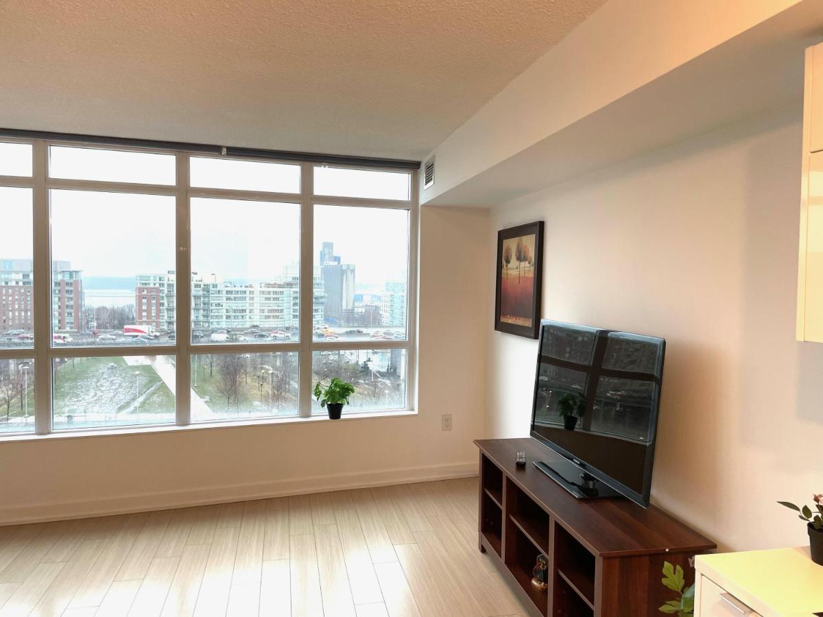 Three-Bedroom Condo With Free Parking Nearby Cn Tower With Lake View Toronto Exterior photo