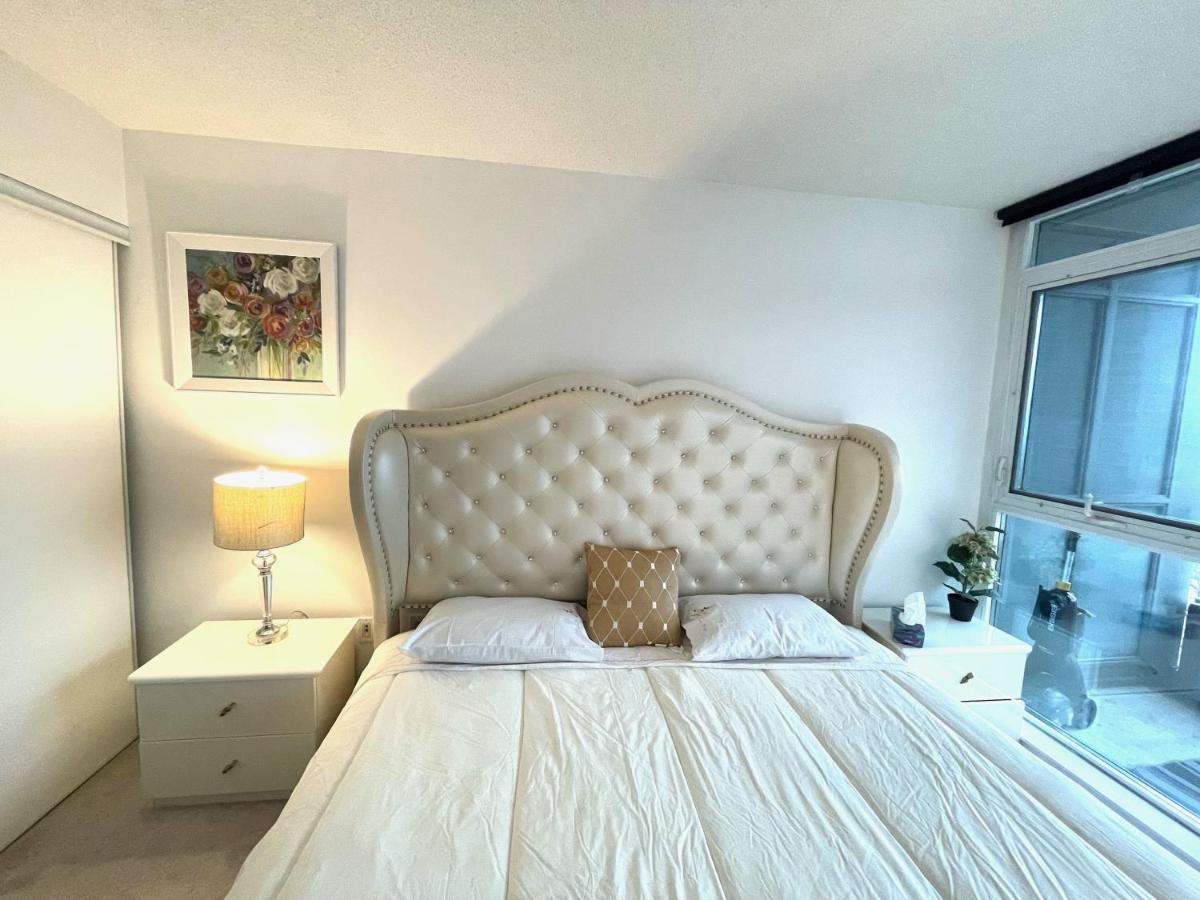 Three-Bedroom Condo With Free Parking Nearby Cn Tower With Lake View Toronto Exterior photo