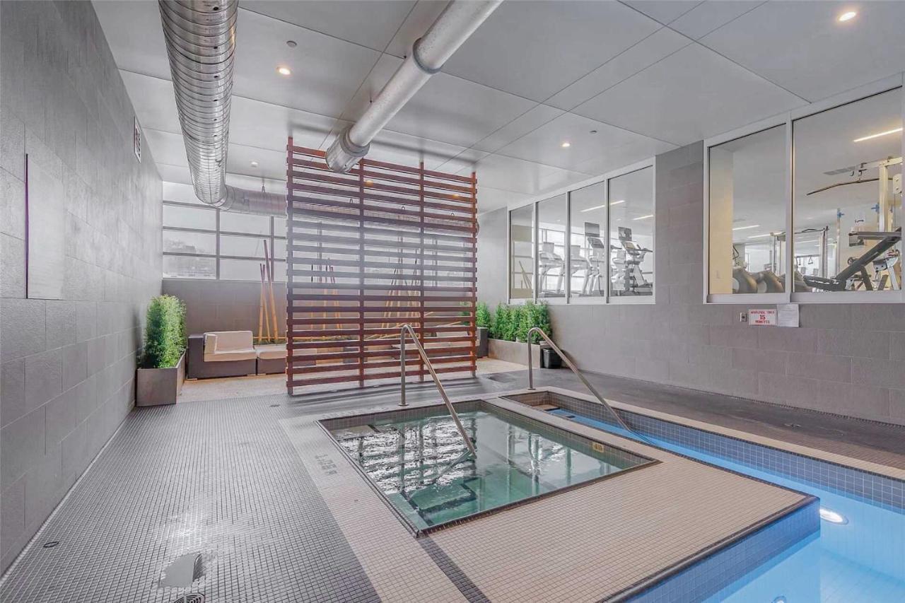 Three-Bedroom Condo With Free Parking Nearby Cn Tower With Lake View Toronto Exterior photo