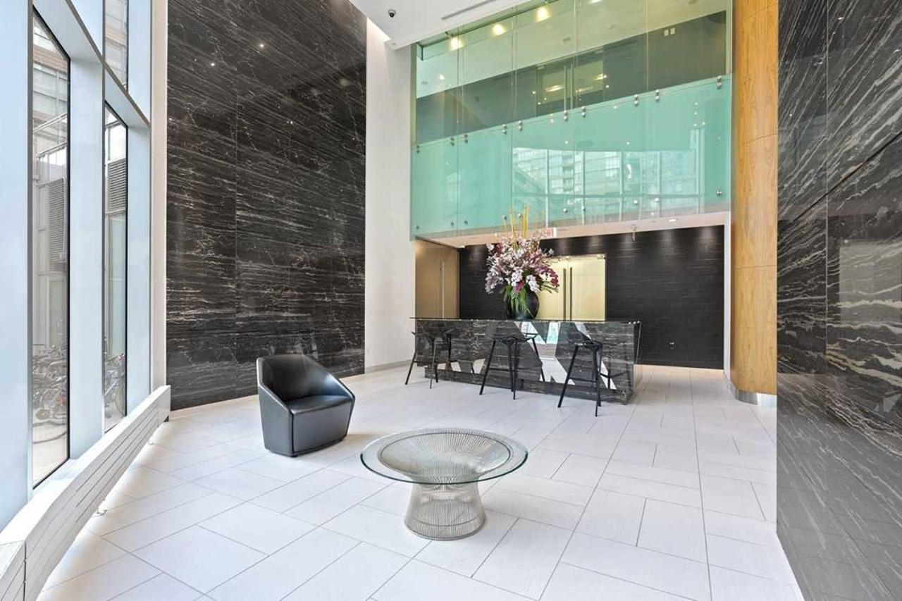Three-Bedroom Condo With Free Parking Nearby Cn Tower With Lake View Toronto Exterior photo