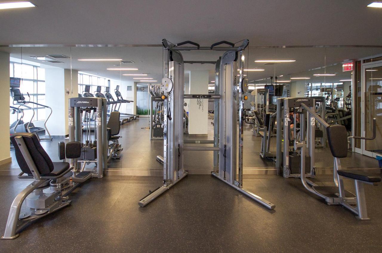Three-Bedroom Condo With Free Parking Nearby Cn Tower With Lake View Toronto Exterior photo