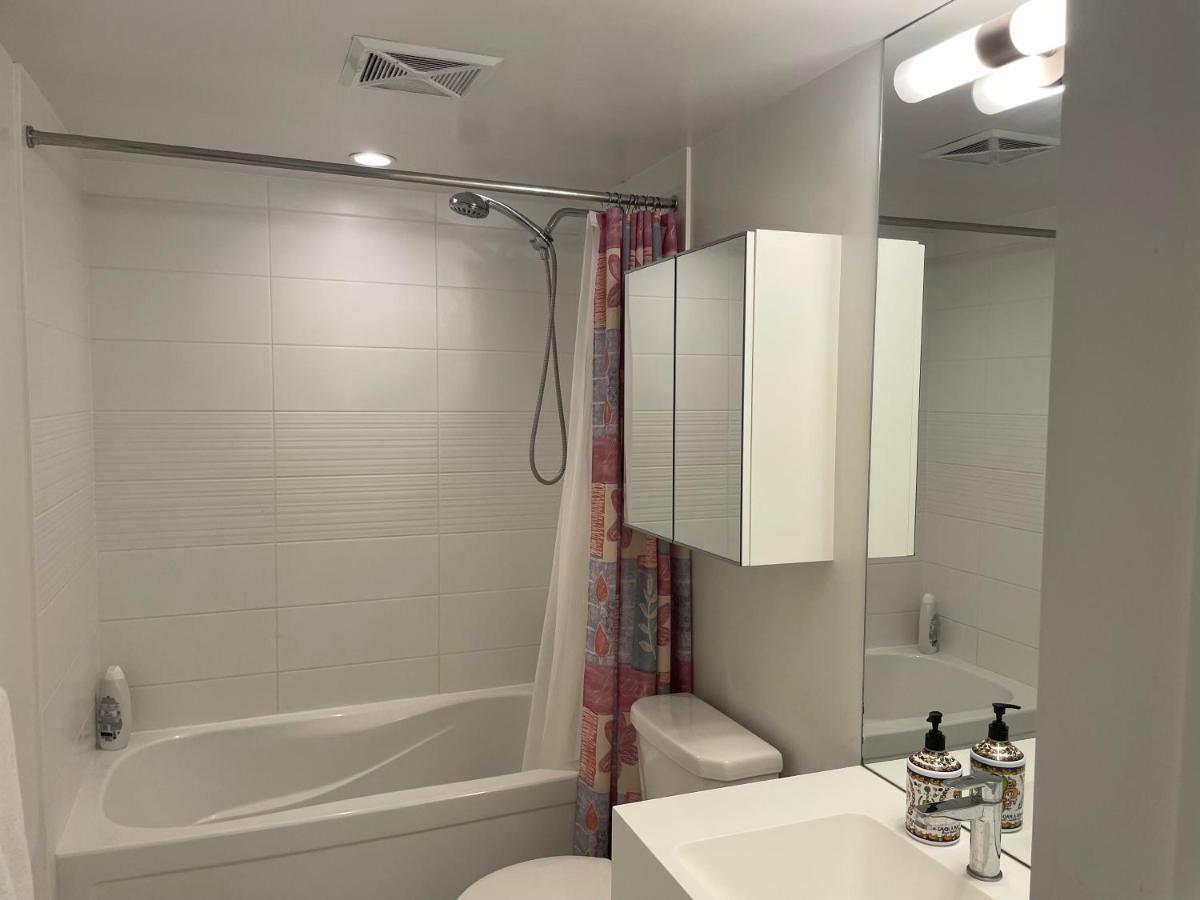 Three-Bedroom Condo With Free Parking Nearby Cn Tower With Lake View Toronto Exterior photo