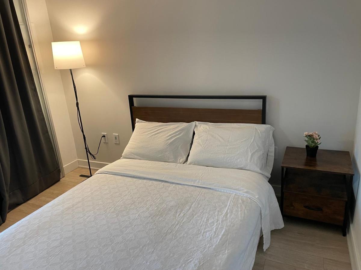 Three-Bedroom Condo With Free Parking Nearby Cn Tower With Lake View Toronto Exterior photo
