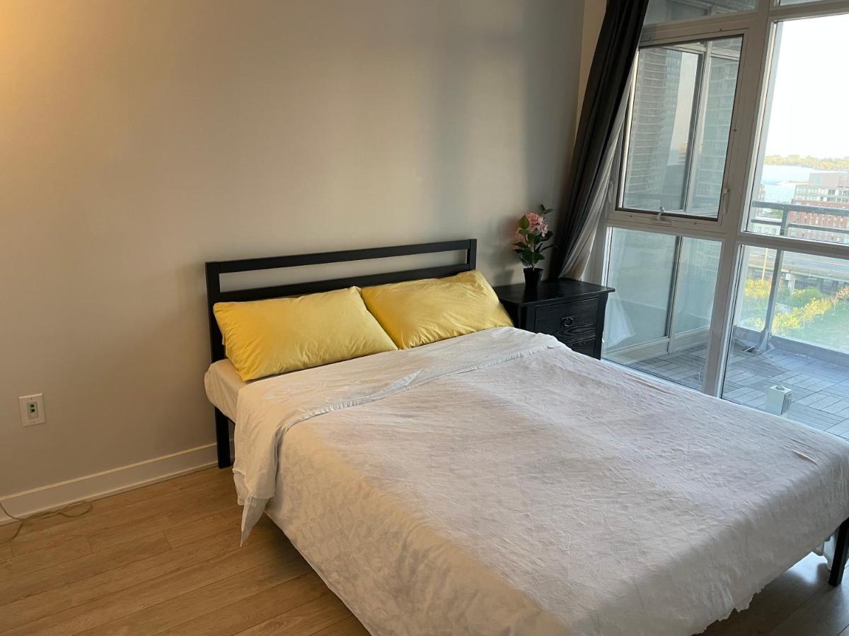 Three-Bedroom Condo With Free Parking Nearby Cn Tower With Lake View Toronto Exterior photo