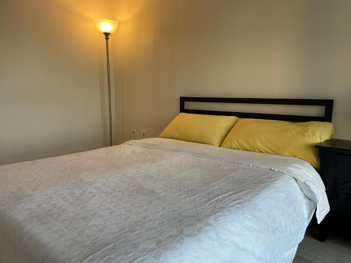 Three-Bedroom Condo With Free Parking Nearby Cn Tower With Lake View Toronto Exterior photo